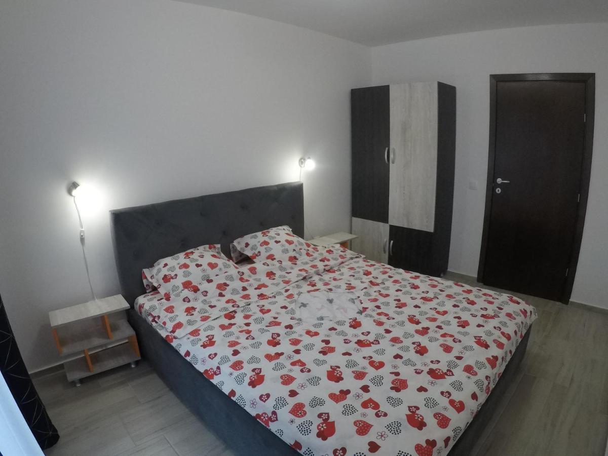 Ama Apartament Cu Terasa 50 Mp & Parcare Brasov Exterior photo