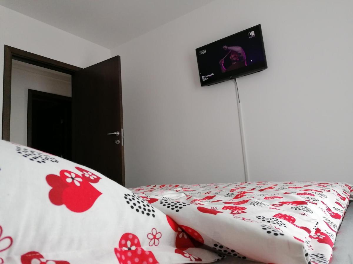 Ama Apartament Cu Terasa 50 Mp & Parcare Brasov Exterior photo