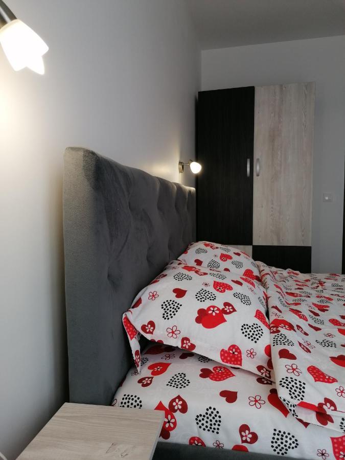 Ama Apartament Cu Terasa 50 Mp & Parcare Brasov Exterior photo