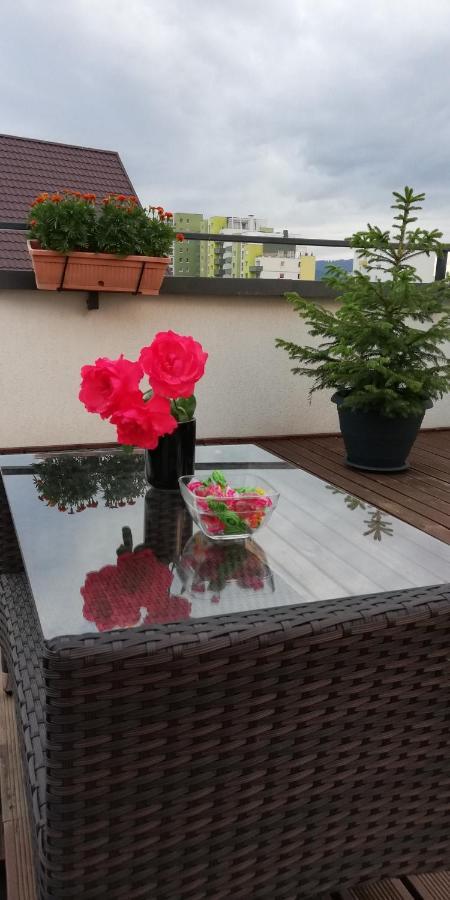 Ama Apartament Cu Terasa 50 Mp & Parcare Brasov Exterior photo